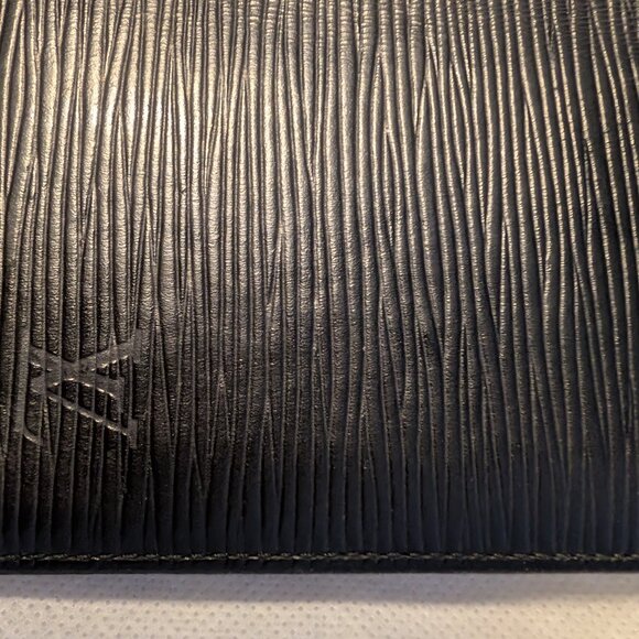 Louis Vuitton Vintage Epi Leather Brazza Wallet (Preloved, Great Project Piece!) - Picture 2 of 8